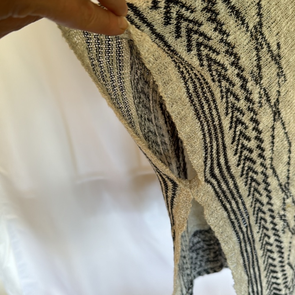 Open Poncho - Picture 3 of 9
